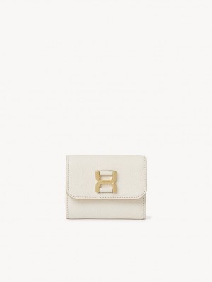 Małe Portfele Chloe Marcie Small Tri-fold Białe | CHE-SR14295